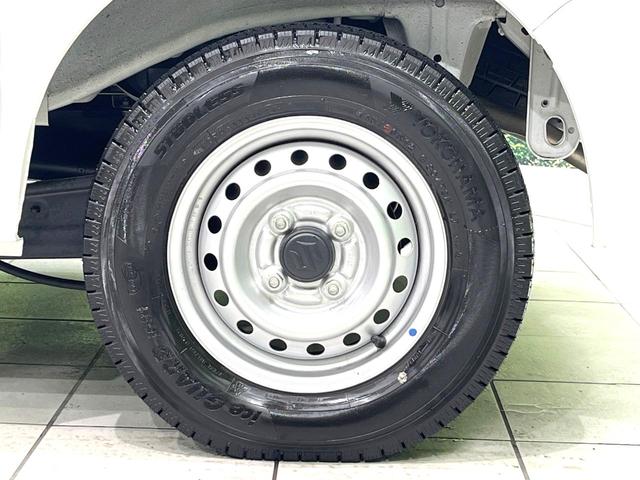 エブリイ ＰＡリミテッド　バックカメラ　衝突被害軽減システム　禁煙車　オーバーヘッドシェルフ　オートハイビーム　オートライト　ダイヤル調整式エアコン　アイドリングストップ　衝突安全ボディ　盗難防止装置　ドアバイザー（52枚目）