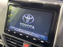 ヴォクシー ＺＳ　煌ＩＩＩ　寒冷地仕様　両側電動スライドドア　１２型フリップダウンモニター　純正９型ＳＤナビ　　バックカメラ　セーフティセンス　禁煙車　ハーフレザーシート　ドラレコ　レーンキープアシスト　オートマチックハイビーム（6枚目）