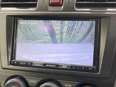 【バックカメラ】駐車時に後方がリアルタイム映像で確認できます。大型商業施設や立体駐車場での駐車時や、夜間のバック時に大活躍！運転スキルに関わらず、今や必須となった装備のひとつです！ 6