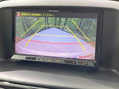 【バックカメラ】駐車時に後方がリアルタイム映像で確認できます。大型商業施設や立体駐車場での駐車時や、夜間のバック時に大活躍！運転スキルに関わらず、今や必須となった装備のひとつです！ 6