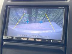 【バックカメラ】駐車時に後方がリアルタイム映像で確認できます。大型商業施設や立体駐車場での駐車時や、夜間のバック時に大活躍！運転スキルに関わらず、今や必須となった装備のひとつです！ 4