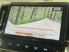 【バックカメラ】駐車時に後方がリアルタイム映像で確認できます。大型商業施設や立体駐車場での駐車時や、夜間のバック時に大活躍！運転スキルに関わらず、今や必須となった装備のひとつです！ 5