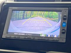 【バックカメラ】駐車時に後方がリアルタイム映像で確認できます。大型商業施設や立体駐車場での駐車時や、夜間のバック時に大活躍！運転スキルに関わらず、今や必須となった装備のひとつです！ 5