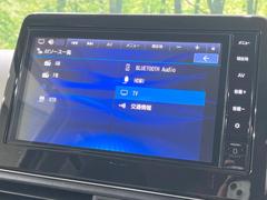 【Ｂｌｕｅｔｏｏｔｈ接続】人気の純正ナビを装備。オーディオ機能も充実しており、Ｂｌｕｅｔｏｏｔｈ接続すればお持ちのスマホやＭＰ３プレイヤーの音楽を再生可能！毎日の運転がさらに楽しくなります！！ 5