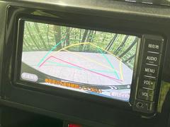 【バックカメラ】駐車時に後方がリアルタイム映像で確認できます。大型商業施設や立体駐車場での駐車時や、夜間のバック時に大活躍！運転スキルに関わらず、今や必須となった装備のひとつです！ 6