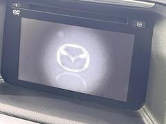 【マツダコネクト】車内の雰囲気にマッチした大型ディスプレイ。スマホ接続でのナビ使用やＢｌｕｅｔｏｏｔｈ再生等、様々な機能が楽しめます。直感的なダイヤル操作が可能で、使い勝手も良好です。 4