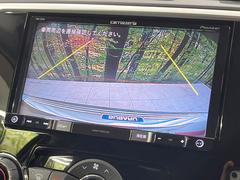 【バックカメラ】駐車時に後方がリアルタイム映像で確認できます。大型商業施設や立体駐車場での駐車時や、夜間のバック時に大活躍！運転スキルに関わらず、今や必須となった装備のひとつです！ 6