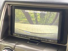 【バックカメラ】駐車時に後方がリアルタイム映像で確認できます。大型商業施設や立体駐車場での駐車時や、夜間のバック時に大活躍！運転スキルに関わらず、今や必須となった装備のひとつです！ 6