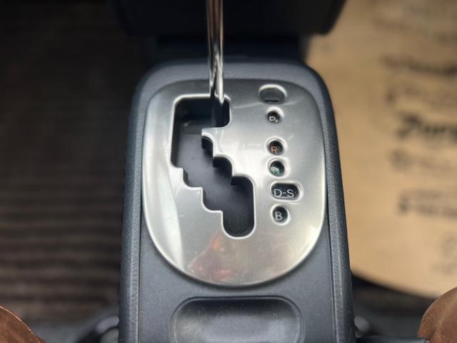 プロボックス ＧＬ　ＴＯＹＯＴＡグリル／リフトアップ仕様／オフビートＢｏｕｎｔｙコレクションホイール１４インチ／オープンカントリー／レトロ調シートカバー／ウッドパーツ／ＣＵＲＴルーフラック／ＣａｒｒｏｚｚｅｒｉａナビＴＶ（11枚目）