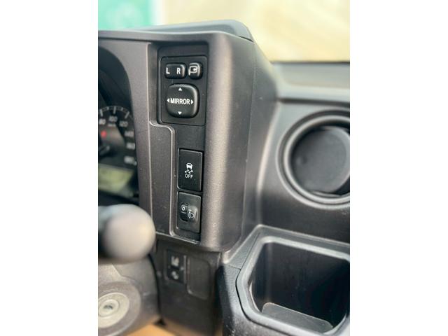 プロボックス ＧＬ　ＴＯＹＯＴＡグリル／リフトアップ仕様／オフビートＢｏｕｎｔｙコレクションホイール１４インチ／オープンカントリー／レトロ調シートカバー／ウッドパーツ／ＣＵＲＴルーフラック／ＣａｒｒｏｚｚｅｒｉａナビＴＶ（16枚目）