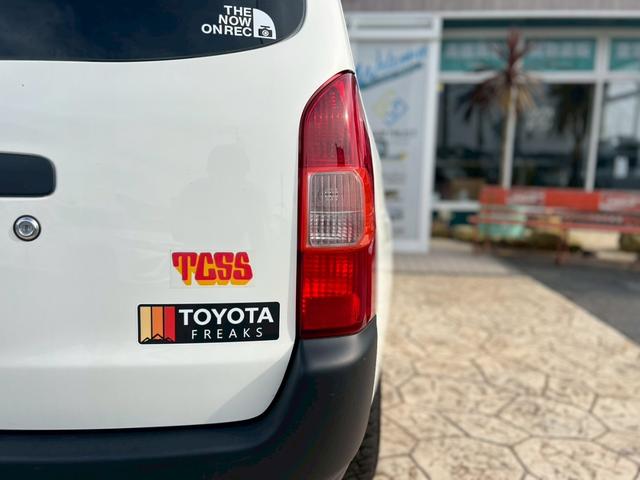 プロボックス ＧＬ　ＴＯＹＯＴＡグリル／リフトアップ仕様／オフビートＢｏｕｎｔｙコレクションホイール１４インチ／オープンカントリー／レトロ調シートカバー／ウッドパーツ／ＣＵＲＴルーフラック／ＣａｒｒｏｚｚｅｒｉａナビＴＶ（31枚目）