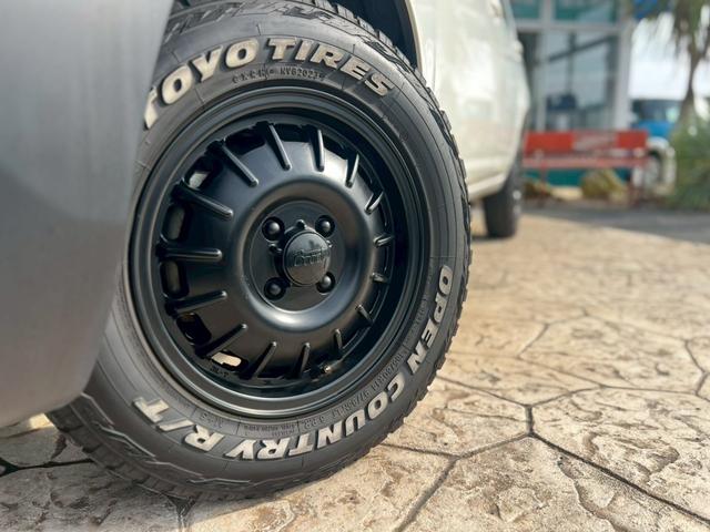 プロボックス ＧＬ　ＴＯＹＯＴＡグリル／リフトアップ仕様／オフビートＢｏｕｎｔｙコレクションホイール１４インチ／オープンカントリー／レトロ調シートカバー／ウッドパーツ／ＣＵＲＴルーフラック／ＣａｒｒｏｚｚｅｒｉａナビＴＶ（40枚目）