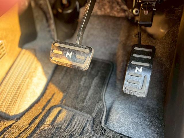 Ｎ－ＯＮＥ プレミアム　ツアラー・Ｌパッケージ　無限エアロ／無限マフラー／ＴＥＩＮ車高調／バックカメラ／スマキー／メモリーナビ／ＤＶＤ再生／オートクルーズコントロール／ワンセグテレビ／横滑り防止／サイドエアバック／　衝突安全ボディ／ナビＴＶ（44枚目）