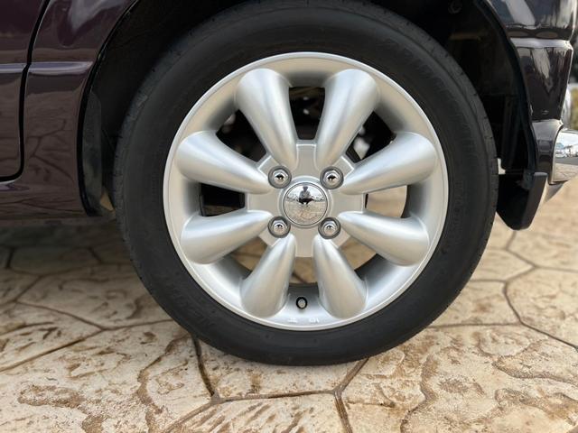 ミラジーノ ジーノ　社外ステアリング　パワステ　キーレス付き　衝突安全ボディ　マニュアルエアコン　全席パワーウインドウ　ＳＲＳ　カロッツェリアナビ（8枚目）