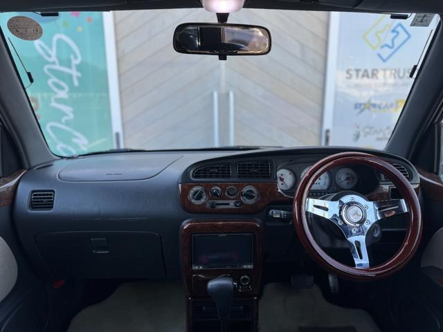 ミラジーノ ジーノ　社外ステアリング　パワステ　キーレス付き　衝突安全ボディ　マニュアルエアコン　全席パワーウインドウ　ＳＲＳ　カロッツェリアナビ（9枚目）