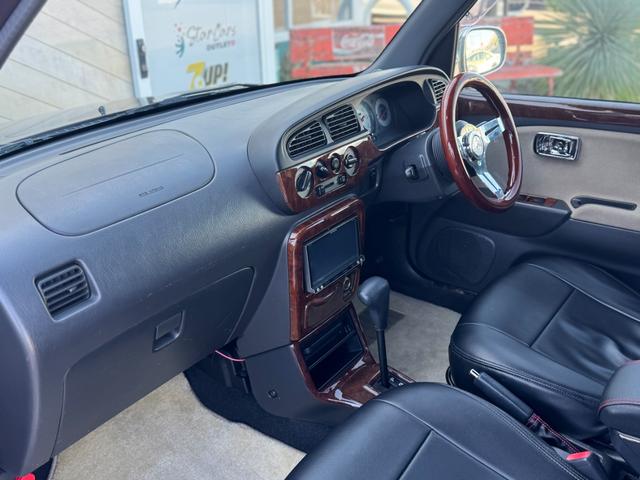 ミラジーノ ジーノ　社外ステアリング　パワステ　キーレス付き　衝突安全ボディ　マニュアルエアコン　全席パワーウインドウ　ＳＲＳ　カロッツェリアナビ（12枚目）