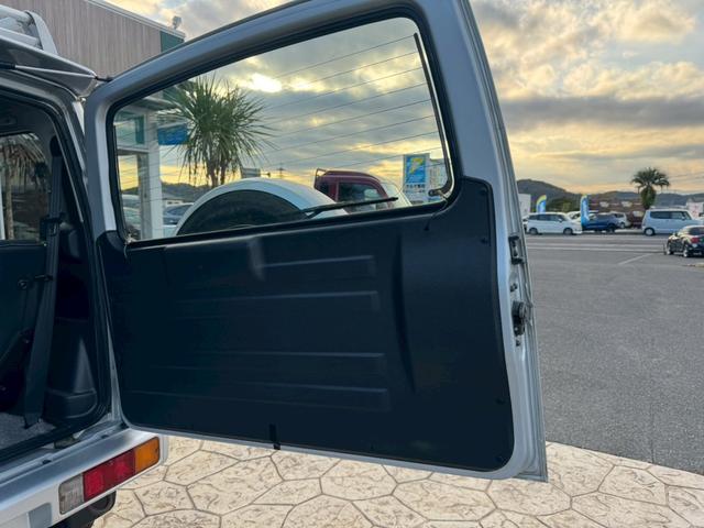 ジムニー ランドベンチャー　切替４ＷＤ　エアコン付き　ルーフキャリアー（25枚目）