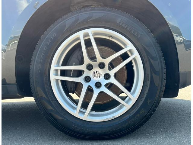 マカン マカン　４ＷＤ　ターボ　半革シート　パワーシート　両席シートヒーター　パワートランク　クルコン　パドルシフト　ヒルディセントコントロール　ナビ　全周囲Ｍ　障害物センサー　衝突軽減Ｂ　レーンキープ　スペアキー（46枚目）