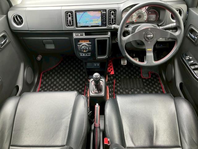 アルトワークス ベースグレード　４ＷＤ　５速マニュアル　ｍｏｍｏハンドル　バックカメラ　ブーストメーター　ＢＴ　ＨＩＤヘッドランプ　オートライト　横滑り防止　ＵＳＢポート　シートカバー　電動格納ミラー　７インチナビ　スマートキー（2枚目）