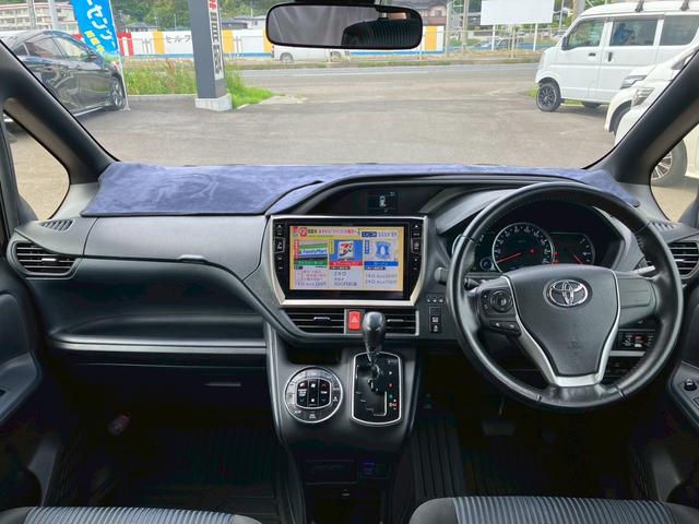 ヴォクシー ＺＳ　煌　４ＷＤ　１０インチナビ　後席モニター　両側電動スライドドア　バックカメラ　フルセグ　Ｂｌｕｅｔｏｏｔｈ　後席エアコン　プリクラッシュ　ＥＴＣ　アイドリングストップ　オートハイビーム　障害物センサー（2枚目）