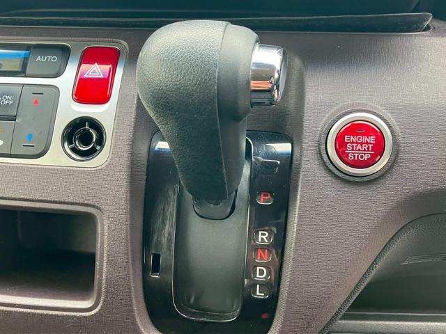 Ｎ－ＯＮＥ プレミアム　純正ナビ　Ｂｌｕｅｔｏｏｔｈ　バックモニター　衝突被害軽減ブレーキ　サイドカーテンエアバッグ　ディスチャージヘッドライト　オートライト　ステアリングリモコン　オートエアコン　プッシュスタート　ＥＴＣ（13枚目）