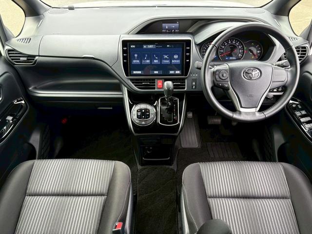 ヴォクシー ＺＳ　煌ＩＩ　ＴＲＤフルエアロ　純正１０インチナビ　バックカメラ　Ｂｌｕｅｔｏｏｔｈ　フルセグＴＶ　両側電動スラ　ドラレコ　ＥＴＣ２．０　衝突軽減ブレーキ　レーンキープ　ＬＥＤライト　オートハイビーム　ＭＴモード付（2枚目）