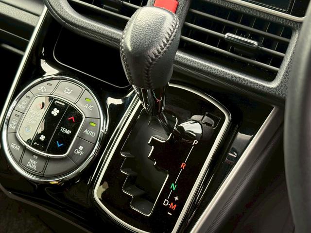 ヴォクシー ＺＳ　煌ＩＩ　ＴＲＤフルエアロ　純正１０インチナビ　バックカメラ　Ｂｌｕｅｔｏｏｔｈ　フルセグＴＶ　両側電動スラ　ドラレコ　ＥＴＣ２．０　衝突軽減ブレーキ　レーンキープ　ＬＥＤライト　オートハイビーム　ＭＴモード付（15枚目）