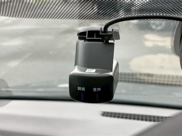 セレナ 　ナビ　両側電動スライド　プロパイロット　デジタルインナミラー　アラウンドビューモニター　ドラレコ　フルセグＴＶ　ＣＤ　ＤＶＤ　後席オートエアコン　ＥＴＣ　サイドエアバッグ　ブラインドスポットモニター（19枚目）