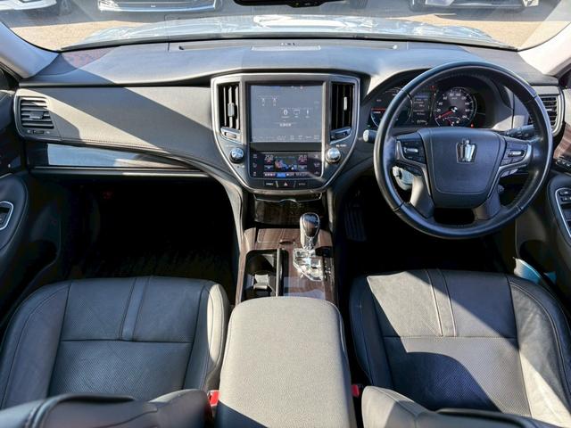 クラウンハイブリッド アスリートＧ　純正ディスプレイナビ　全周囲カメラ　フルセグ　Ｂｌｕｅｔｏｏｔｈ　クリソナ　ＡＣＣ　純正ＡＷ　前列ベンチレーション　パワーシート　ハンドルチルト　オートハイビーム　ＥＴＣ　革シート　レーンキープ（2枚目）