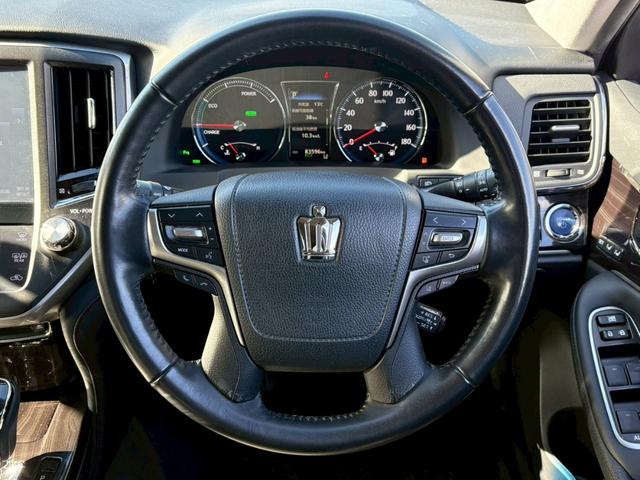 クラウンハイブリッド アスリートＧ　純正ディスプレイナビ　全周囲カメラ　フルセグ　Ｂｌｕｅｔｏｏｔｈ　クリソナ　ＡＣＣ　純正ＡＷ　前列ベンチレーション　パワーシート　ハンドルチルト　オートハイビーム　ＥＴＣ　革シート　レーンキープ（9枚目）