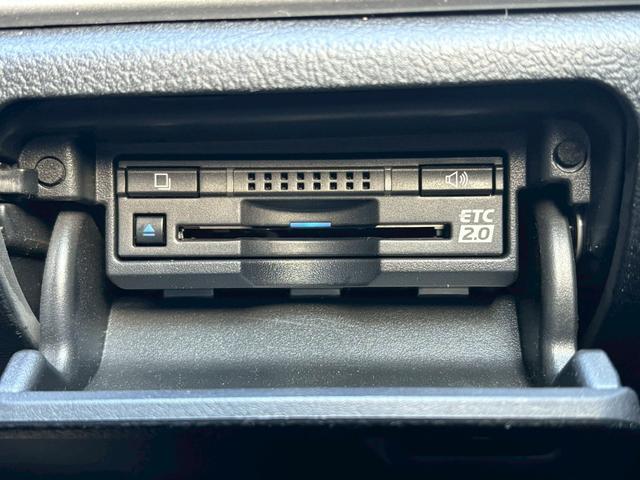 クラウンハイブリッド アスリートＧ　純正ディスプレイナビ　全周囲カメラ　フルセグ　Ｂｌｕｅｔｏｏｔｈ　クリソナ　ＡＣＣ　純正ＡＷ　前列ベンチレーション　パワーシート　ハンドルチルト　オートハイビーム　ＥＴＣ　革シート　レーンキープ（19枚目）