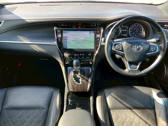 ハリアーハイブリッド プレミアム　アルパイン１０インチナビ　ＴＲＤフルエアロ　バックカメラ　フルセグ　Ｂｌｕｅｔｏｏｔｈ　ＡＣＣ　ＥＴＣ　ドラレコ　ハーフレザーシート　パワーシート　パワーバッグドア　スマートキー　オートエアコン（3枚目）