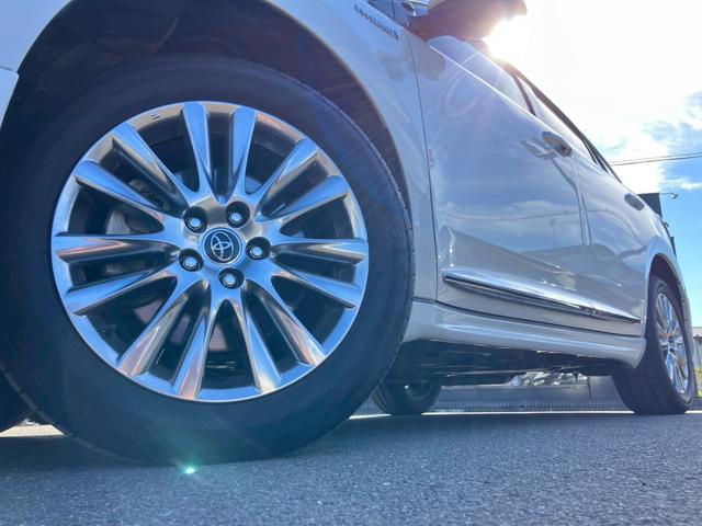 ハリアーハイブリッド プレミアム　アルパイン１０インチナビ　ＴＲＤフルエアロ　バックカメラ　フルセグ　Ｂｌｕｅｔｏｏｔｈ　ＡＣＣ　ＥＴＣ　ドラレコ　ハーフレザーシート　パワーシート　パワーバッグドア　スマートキー　オートエアコン（8枚目）