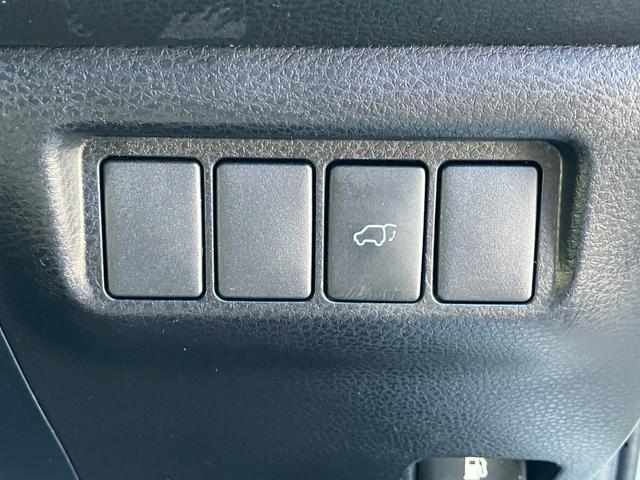 ハリアーハイブリッド プレミアム　アルパイン１０インチナビ　ＴＲＤフルエアロ　バックカメラ　フルセグ　Ｂｌｕｅｔｏｏｔｈ　ＡＣＣ　ＥＴＣ　ドラレコ　ハーフレザーシート　パワーシート　パワーバッグドア　スマートキー　オートエアコン（18枚目）