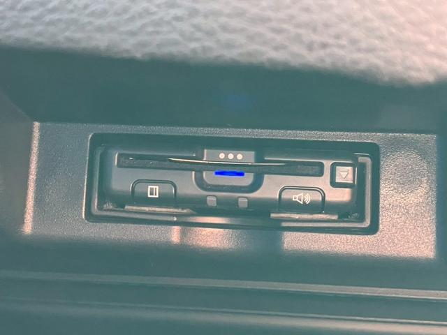 ハリアーハイブリッド プレミアム　アルパイン１０インチナビ　ＴＲＤフルエアロ　バックカメラ　フルセグ　Ｂｌｕｅｔｏｏｔｈ　ＡＣＣ　ＥＴＣ　ドラレコ　ハーフレザーシート　パワーシート　パワーバッグドア　スマートキー　オートエアコン（20枚目）