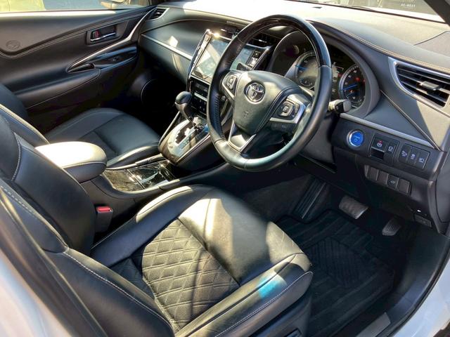 ハリアーハイブリッド プレミアム　アルパイン１０インチナビ　ＴＲＤフルエアロ　バックカメラ　フルセグ　Ｂｌｕｅｔｏｏｔｈ　ＡＣＣ　ＥＴＣ　ドラレコ　ハーフレザーシート　パワーシート　パワーバッグドア　スマートキー　オートエアコン（25枚目）