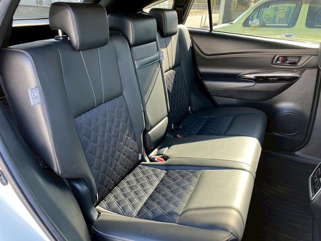 ハリアーハイブリッド プレミアム　アルパイン１０インチナビ　ＴＲＤフルエアロ　バックカメラ　フルセグ　Ｂｌｕｅｔｏｏｔｈ　ＡＣＣ　ＥＴＣ　ドラレコ　ハーフレザーシート　パワーシート　パワーバッグドア　スマートキー　オートエアコン（28枚目）