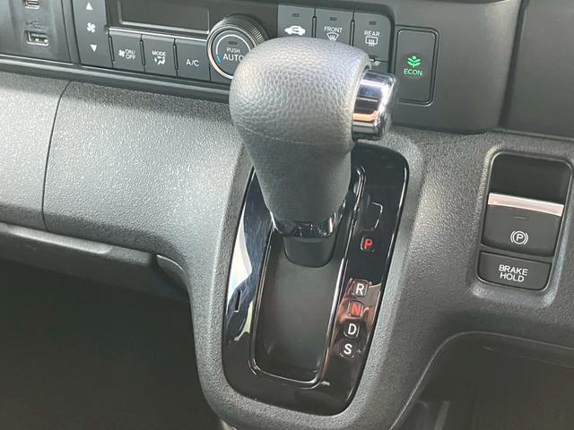 Ｎ－ＢＯＸカスタム 　９インチコネクトナビ　全周囲カメラ　フルセグ　両側電動スライドドア　レーダークルーズ　シートヒーター　純正アルミホイール　二列目ドリンクホルダー　デジタルメーター　フルフラット　ＬＥＤ（14枚目）