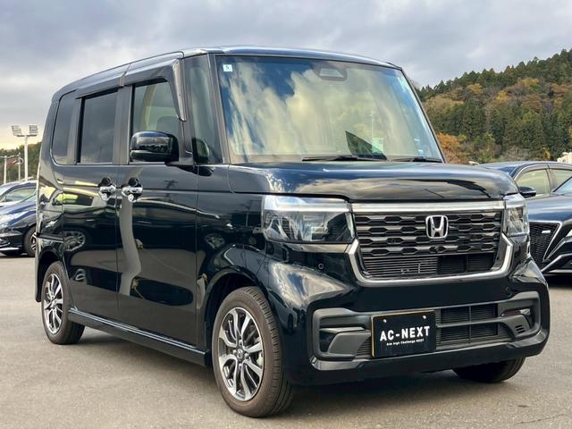 Ｎ－ＢＯＸカスタム 　９インチコネクトナビ　全周囲カメラ　フルセグ　両側電動スライドドア　レーダークルーズ　シートヒーター　純正アルミホイール　二列目ドリンクホルダー　デジタルメーター　フルフラット　ＬＥＤ（17枚目）