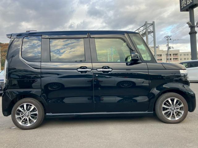 Ｎ－ＢＯＸカスタム 　９インチコネクトナビ　全周囲カメラ　フルセグ　両側電動スライドドア　レーダークルーズ　シートヒーター　純正アルミホイール　二列目ドリンクホルダー　デジタルメーター　フルフラット　ＬＥＤ（18枚目）