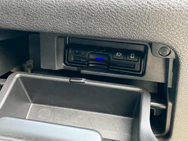 セレナ ｅ－パワー　ハイウェイスターＶ　純正９型ナビ　プロパイロット　全周囲カメラ　ハンドルヒーター　シートヒーター　衝突軽減ブレーキ　両側電動スライドドア　フルセグＴＶ　ＣＤ　ＤＶＤ　Ｂｌｕｅｔｏｏｔｈ　ＵＳＢ　レーンキープ　後席モニター（16枚目）