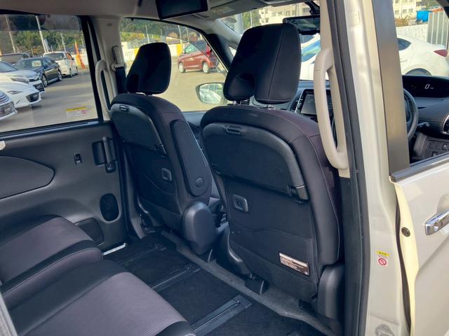 セレナ ｅ－パワー　ハイウェイスターＶ　純正９型ナビ　プロパイロット　全周囲カメラ　ハンドルヒーター　シートヒーター　衝突軽減ブレーキ　両側電動スライドドア　フルセグＴＶ　ＣＤ　ＤＶＤ　Ｂｌｕｅｔｏｏｔｈ　ＵＳＢ　レーンキープ　後席モニター（22枚目）