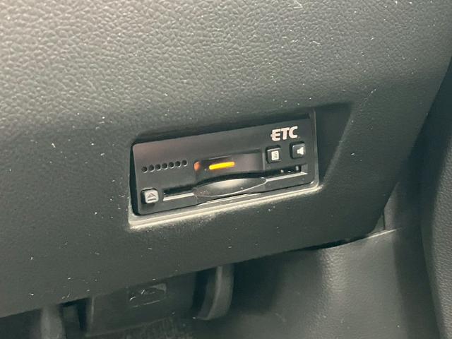 スイフト 　純正７インチナビ　全周囲カメラ　ＭＴモード　パドルシフト　ＡＣＣ　フルセグＴＶ　Ｂｌｕｅｔｏｏｔｈ　ＣＤ　ＤＶＤ　レーンキープ　衝突軽減ブレーキ　フォグランプ　リアフォグ　ＥＴＣ　リアスポイラー（18枚目）