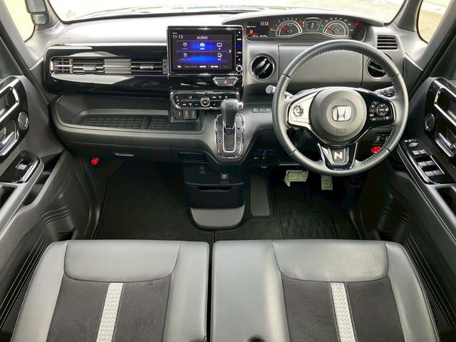 Ｎ－ＢＯＸカスタム Ｌターボ　純正９インチナビ　パドルシフト　合皮シート　ＡＣＣ　ステアリングリモコン　バックカメラ　オートライト　ＬＥＤライト　フルセグＴＶ　ＣＤ　ＤＶＤ　両側電動スライドドア　レーンキープ　衝突軽減　ＥＴＣ（2枚目）