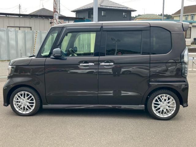 Ｎ－ＢＯＸカスタム Ｌターボ　純正９インチナビ　パドルシフト　合皮シート　ＡＣＣ　ステアリングリモコン　バックカメラ　オートライト　ＬＥＤライト　フルセグＴＶ　ＣＤ　ＤＶＤ　両側電動スライドドア　レーンキープ　衝突軽減　ＥＴＣ（5枚目）