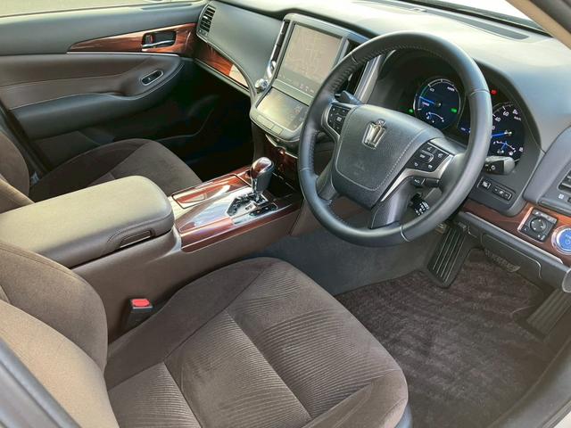 クラウンハイブリッド ロイヤルサルーン ステアリングヒーター バックカメラ パワーシート フルセグTV フォグランプ オートライト ステリモ CD DVD Bluetooth クリアランスソナー アダプティブクルーズコントロール(21枚目)