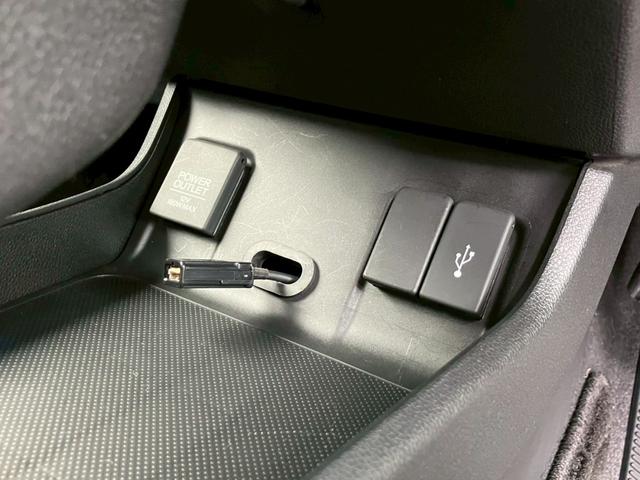 シャトル ハイブリッドZ ホンダセンシング 純正7インチナビ ホンダセンシング ステリモ フルセグTV Bluetooth CD DVD スマキー キーレス ACC ハーフレザーシート レーンキープ ETC フォグランプ ドラレコ パドルシフト(16枚目)