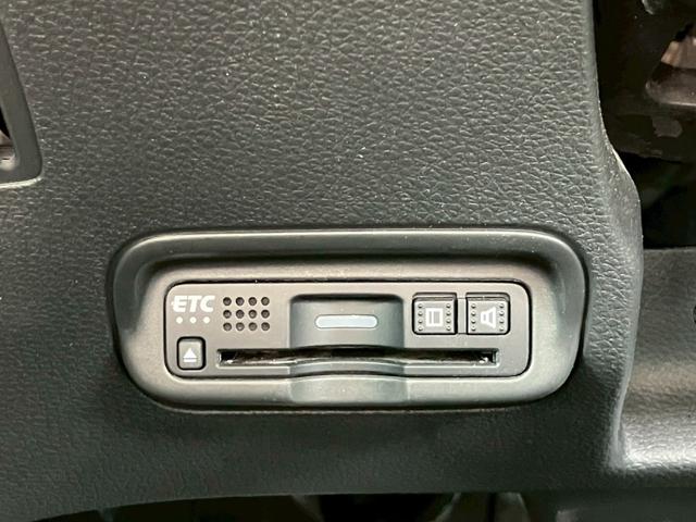 ヴェゼル ハイブリッドX・ホンダセンシング 純正9インチナビ バックカメラ フルセグ Bluetooth ACC ホンダセンシング ドラレコ CD DVD ETC オートライト 純正AW オートエアコン エコモード ステアリングリモコン(17枚目)