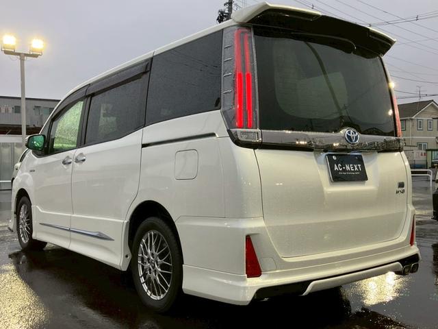 ノア ハイブリッドＳｉ　ダブルバイビー　純正９インチナビ／フルモデリスタ／ハーフレザーシート／ＬＥＤヘッドライト／両側電動スライドドア／フォグランプ／シートヒーター（7枚目）