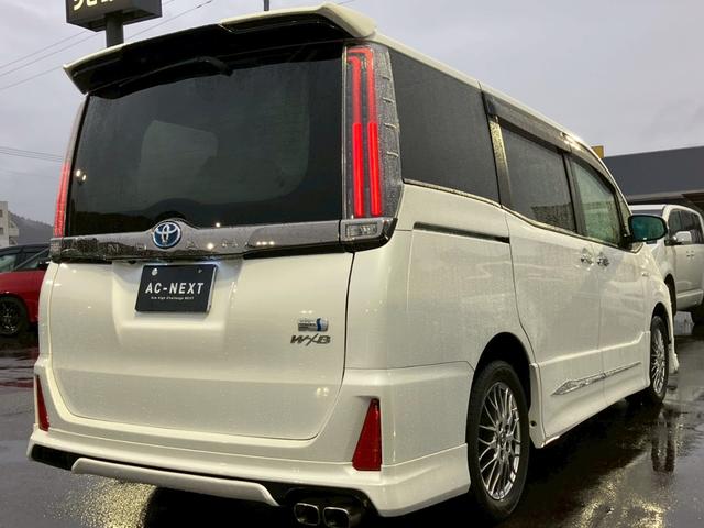 ノア ハイブリッドＳｉ　ダブルバイビー　純正９インチナビ／フルモデリスタ／ハーフレザーシート／ＬＥＤヘッドライト／両側電動スライドドア／フォグランプ／シートヒーター（9枚目）